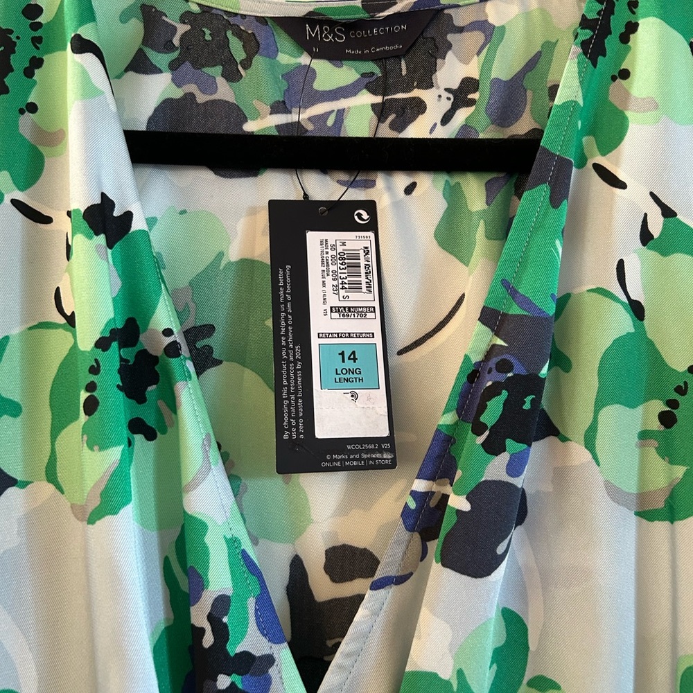 Marks and Spencer floral waisted batwing day dress - Picture 7 of 7